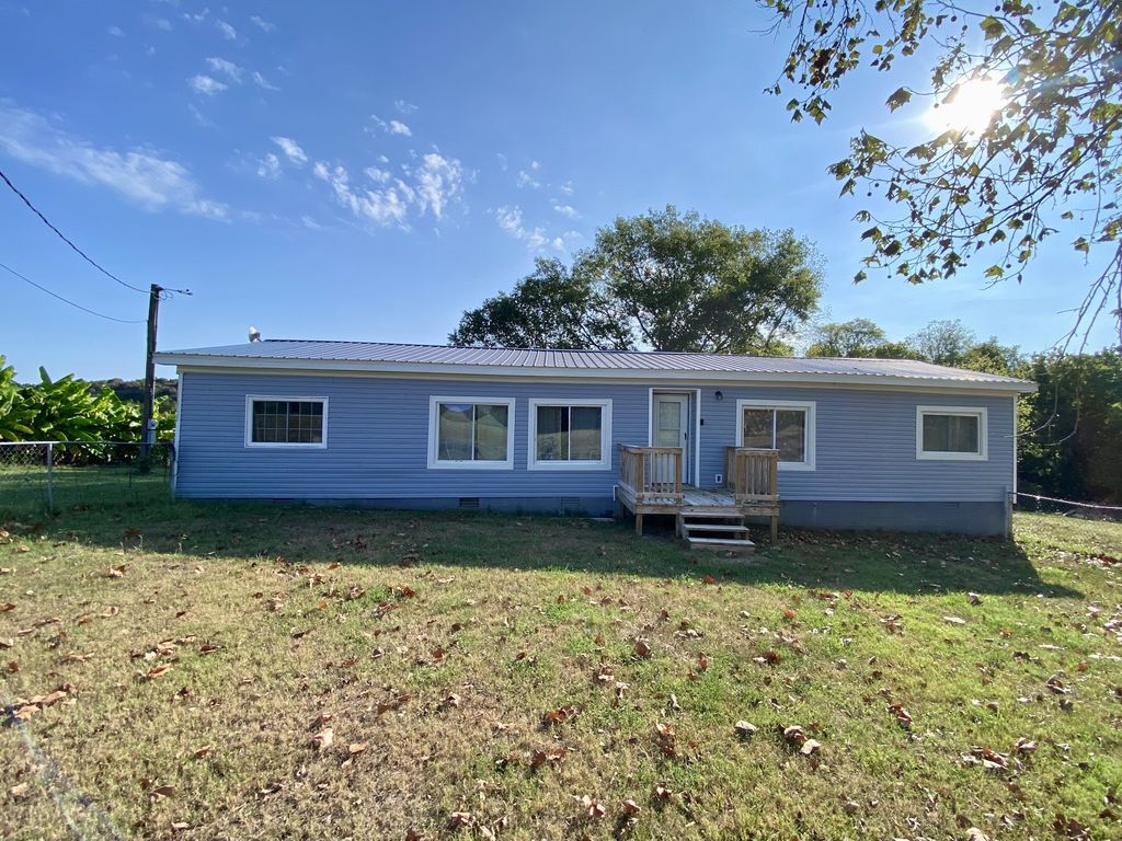 611 Burns Rd, Shelbyville