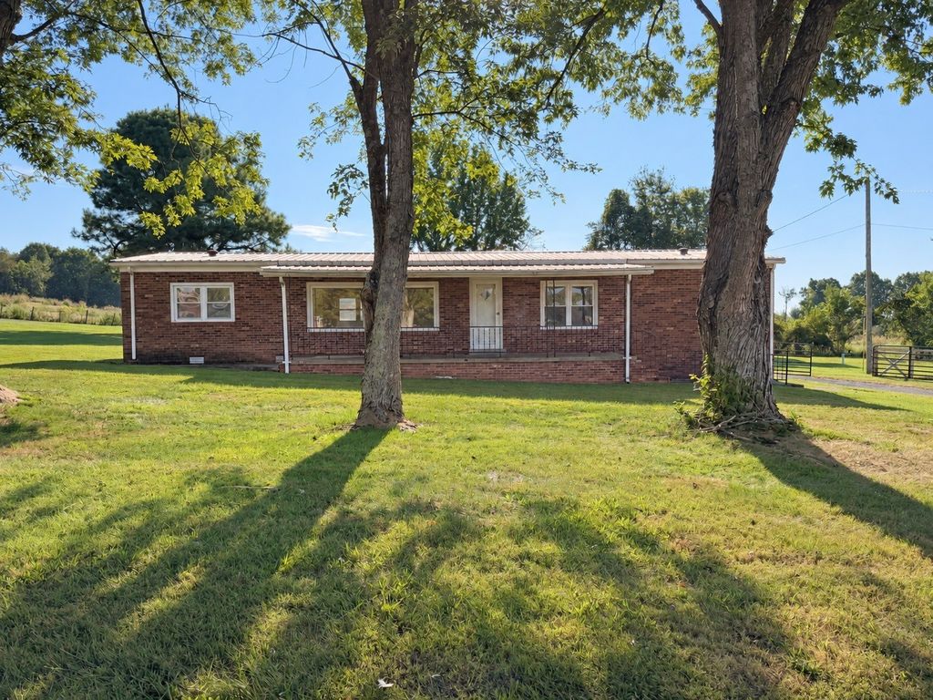 136 Doss Ln, Greenville
