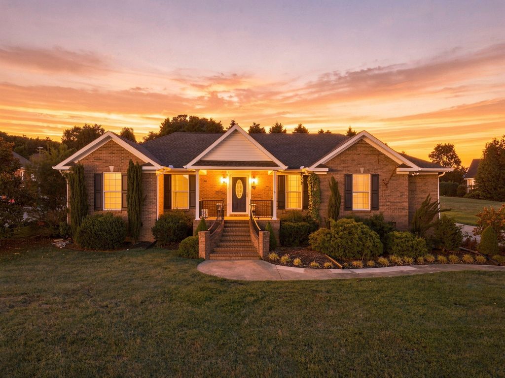 739 Brookside Dr, Lewisburg