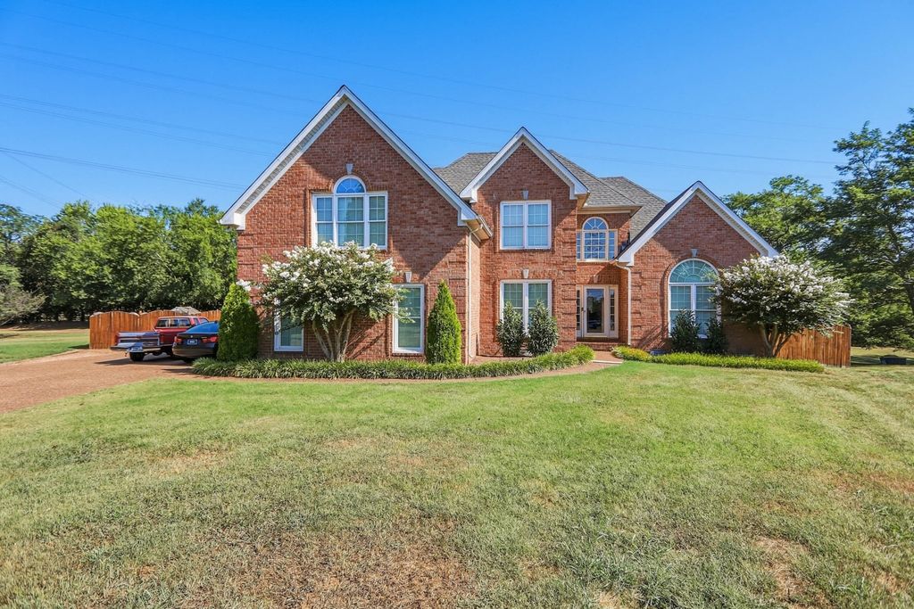 104 Tamaras Ct, Hendersonville