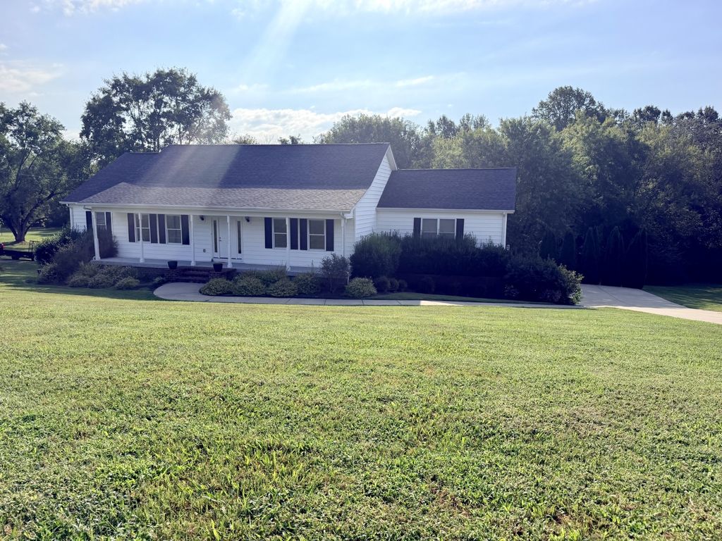 1909 Pointe Barton Dr, Lebanon