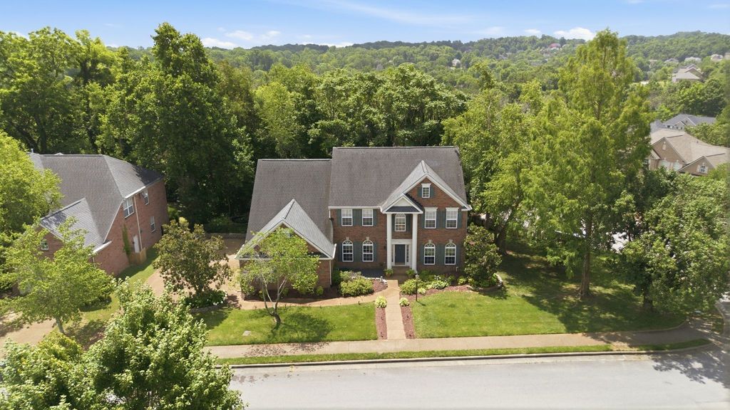 7001 Stone Run Dr, Nashville