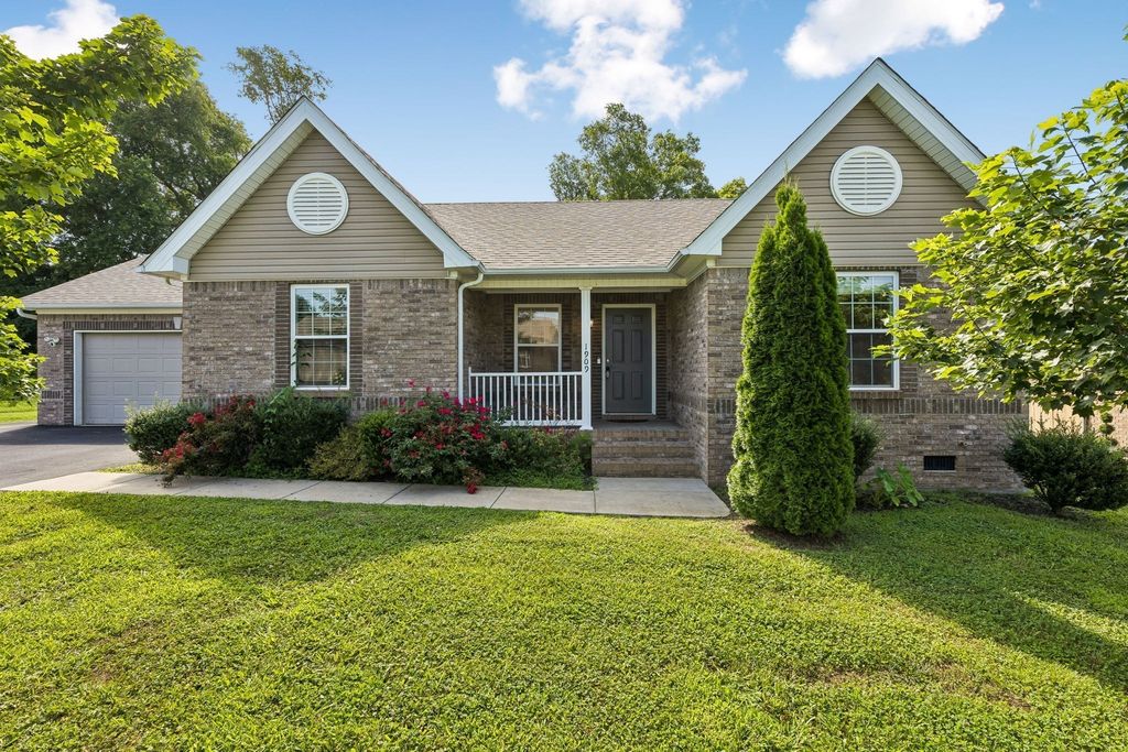 1909 Susan Rd, Columbia