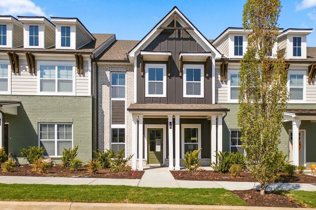 348 Twig Pvt Ct, Hendersonville