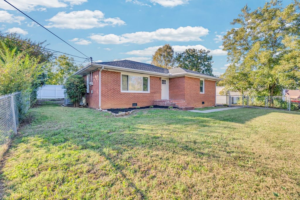 107 Oak St, Sparta