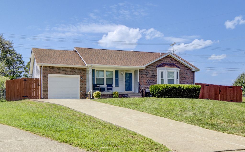 202 Bradley Ct, Clarksville