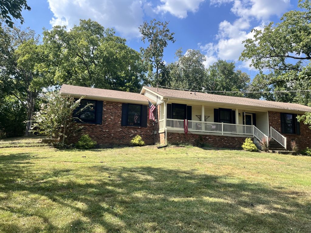125 Mallard Dr, Hendersonville