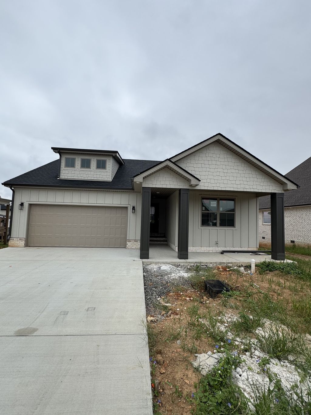 907 Bankside Dr, Clarksville