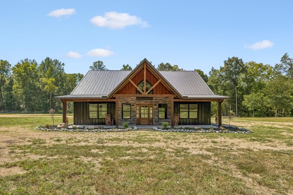2961 Lick Creek Road, Linden