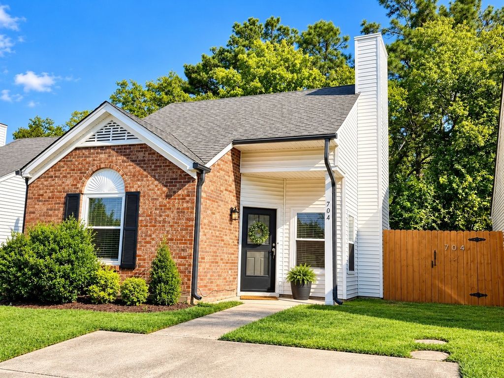 704 Maple Pl, Nashville