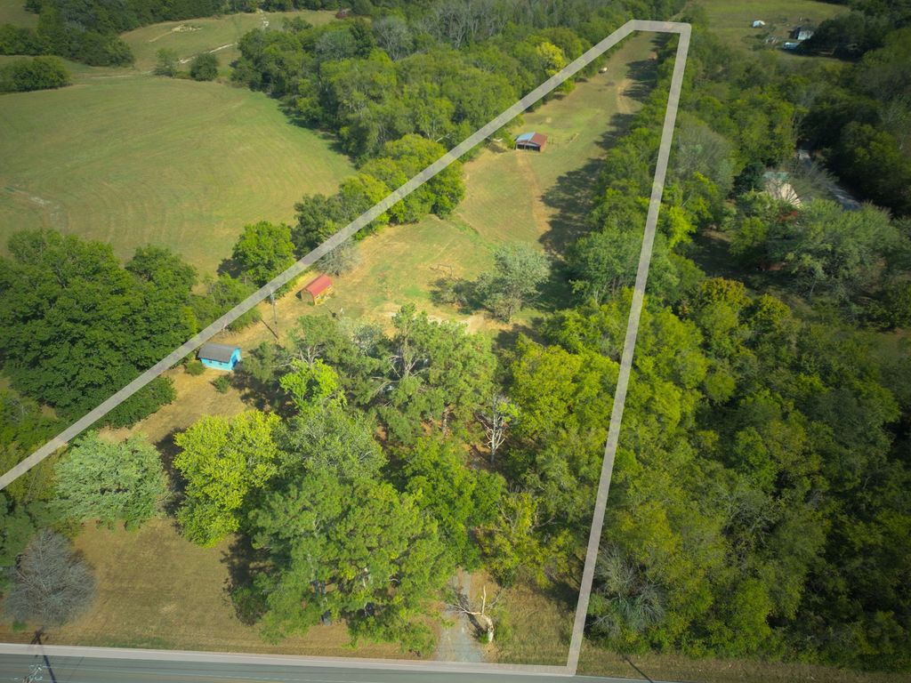 362 Neals Ln, Gallatin