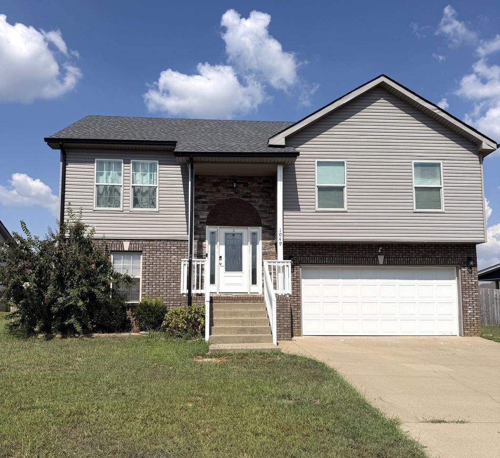 1049 Charles Thomas Dr, Clarksville