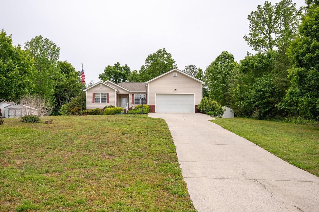 196 Chetola Drive Ne, Cleveland
