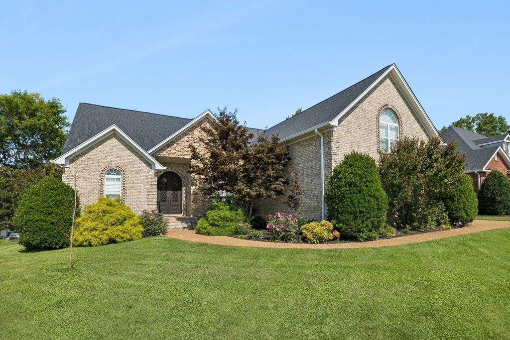 402 Five Oaks Blvd, Lebanon