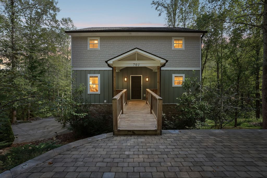 701 Harbor Dr, Lancaster