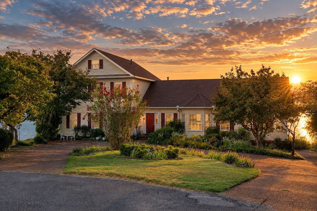 180 Roberta Dr, Hendersonville