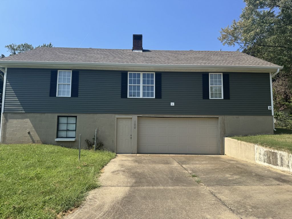 100 Riverview Dr, Clarksville