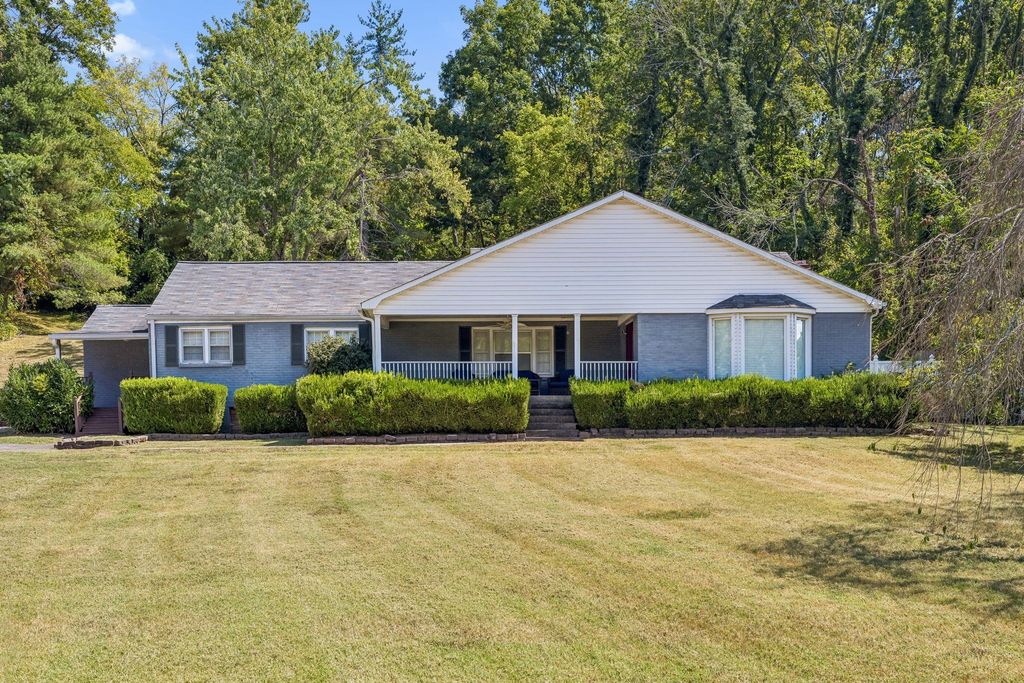 1332 S Dickerson Rd, Goodlettsville