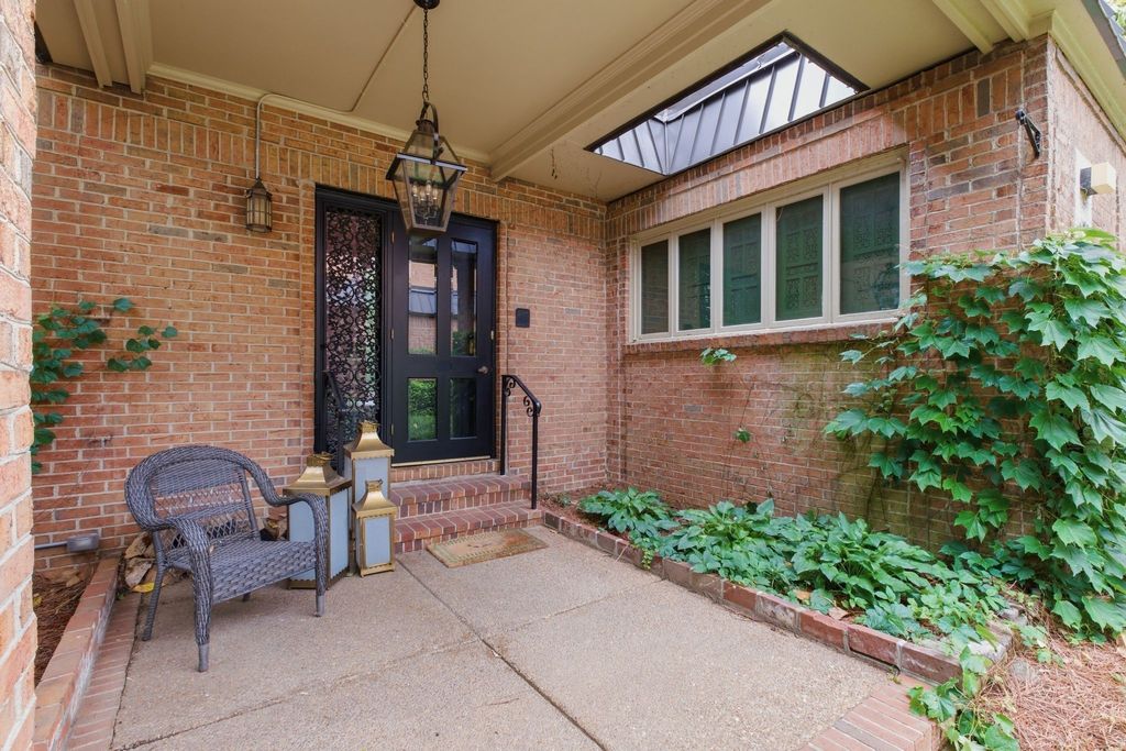 690 Timber Ln, Nashville
