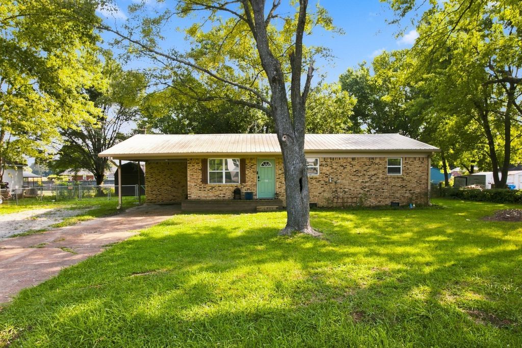 135 Glover St, Atwood
