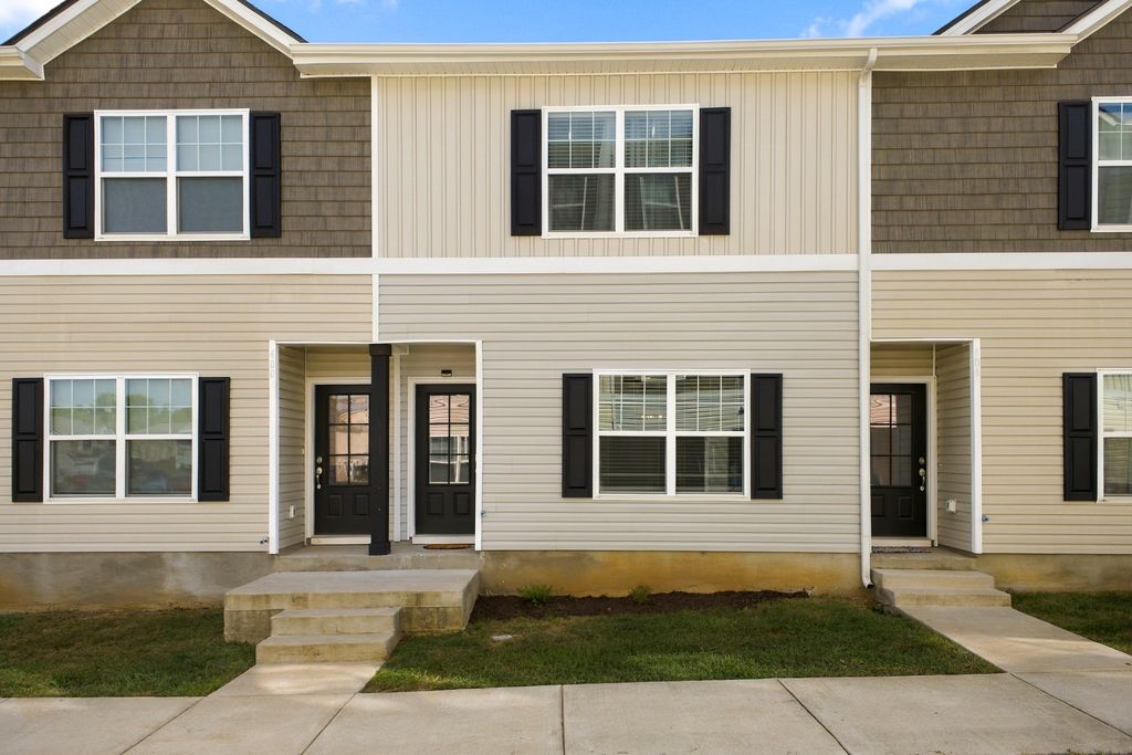 402 Moshe Mualem Pl, La Vergne