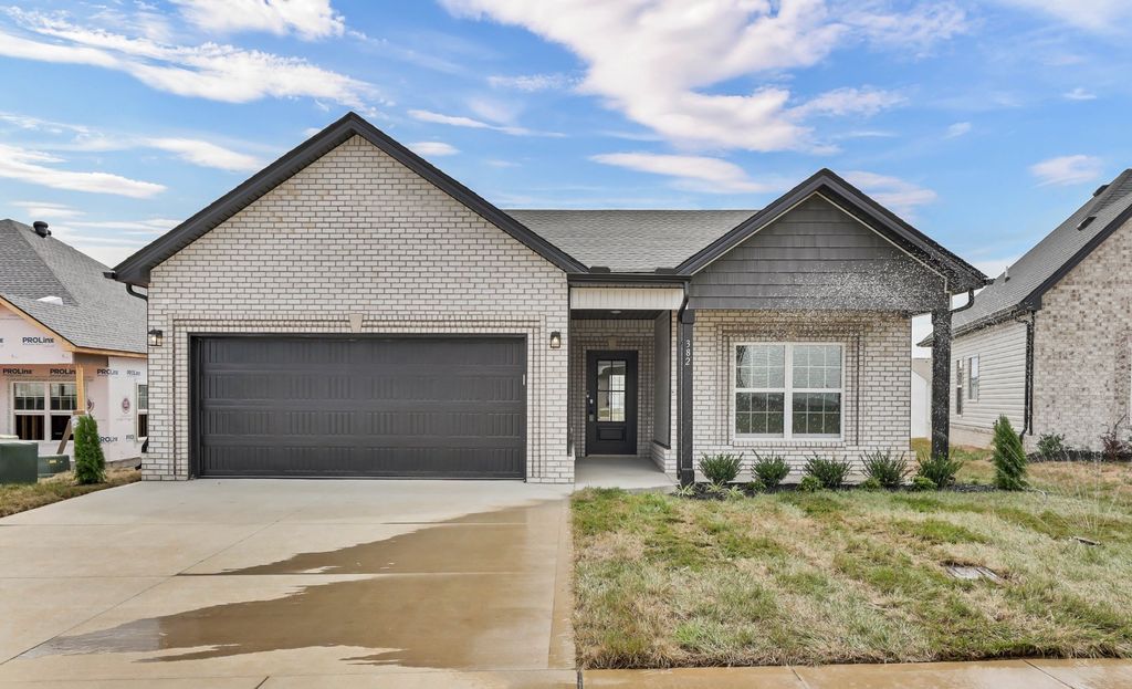 913 Inverness Ln, Clarksville