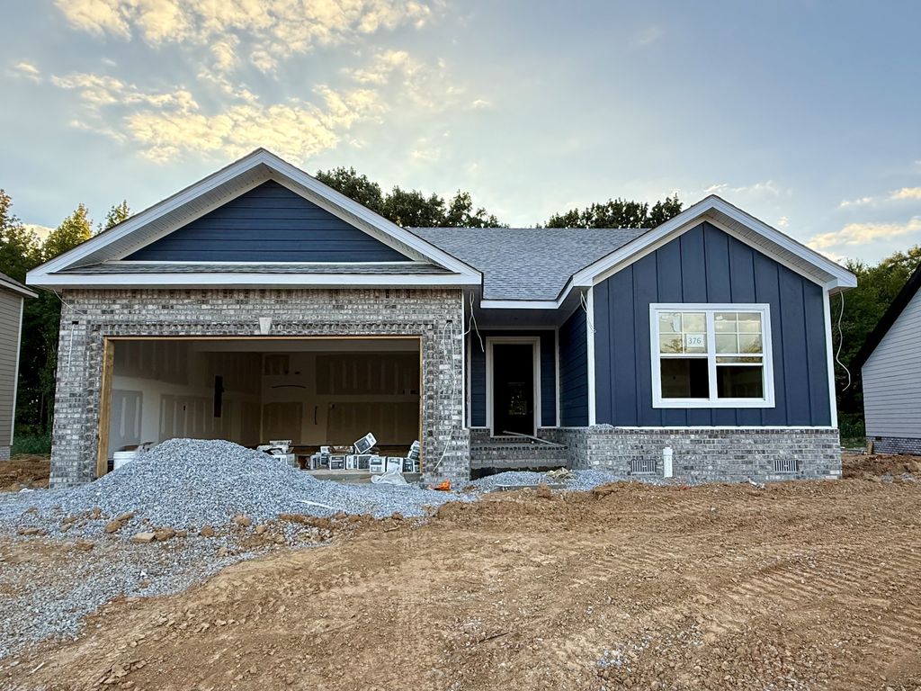 376 Hereford Farms, Clarksville