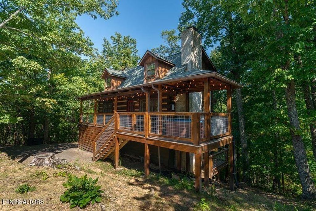1126 E Foothills Drive, Gatlinburg