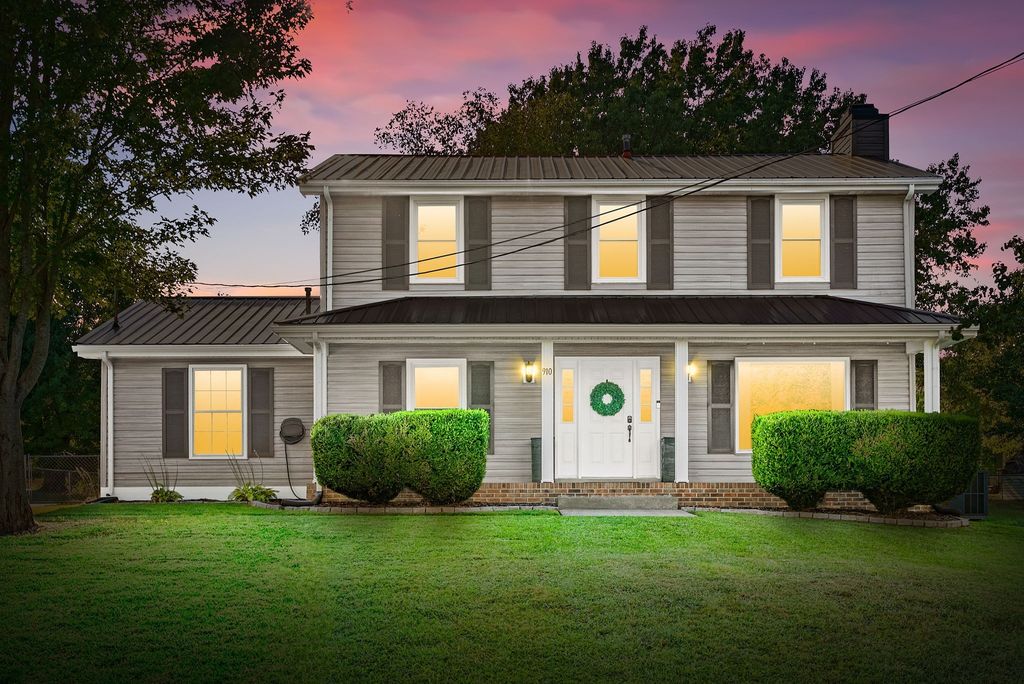 910 Poppy Drive, Clarksville