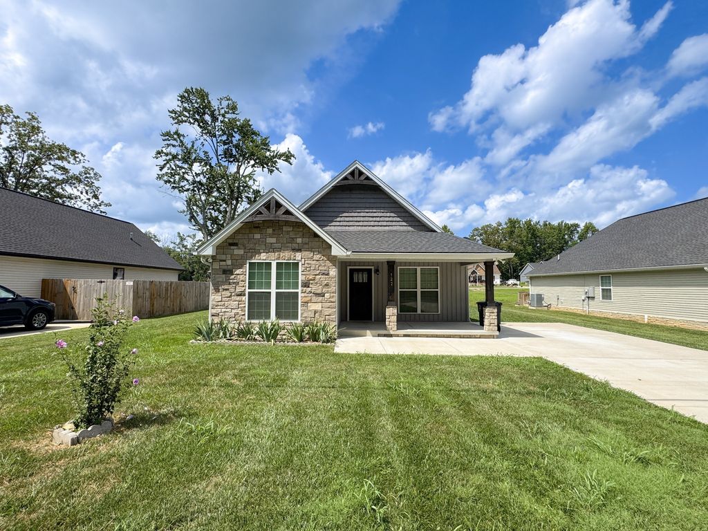 122 Mazie Dr, Lafayette