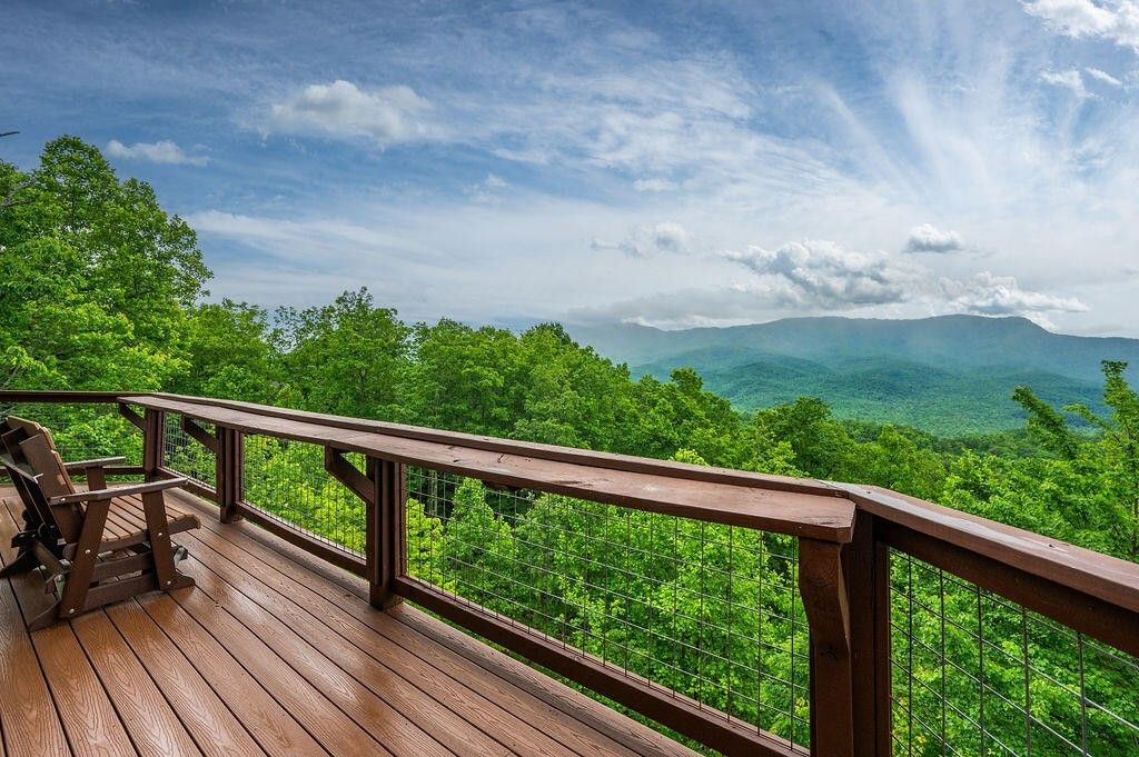 725 Big Bear Ridge Road, Gatlinburg