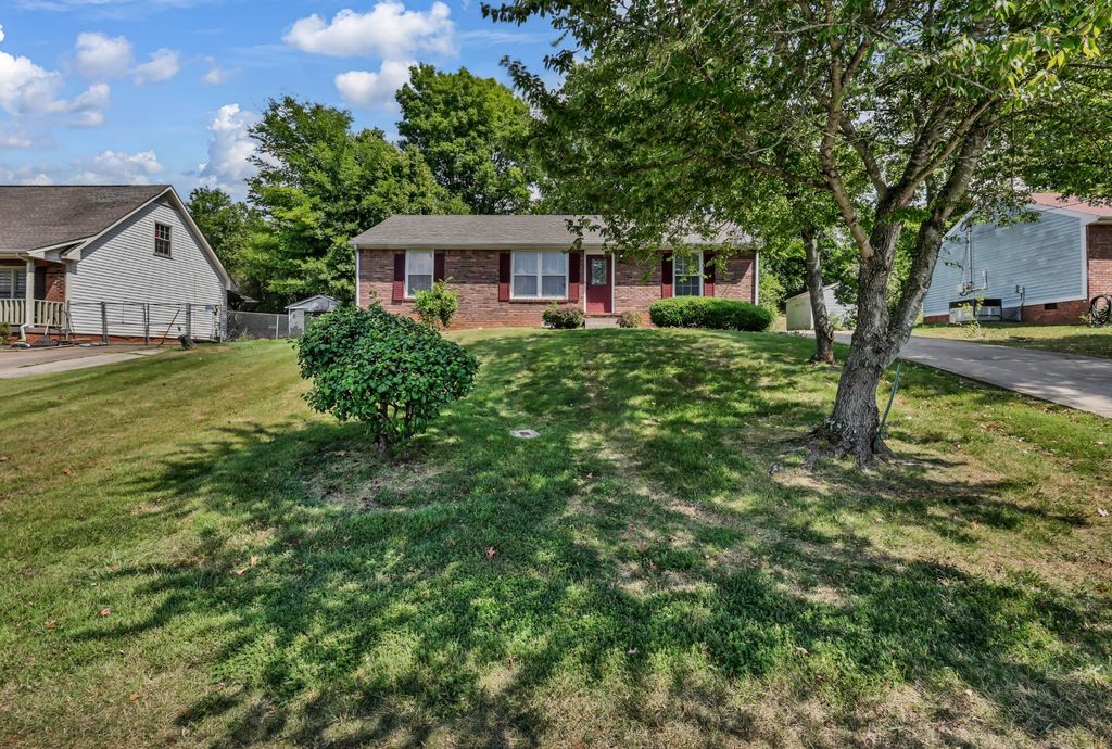 711 Green Valley Ct, Clarksville