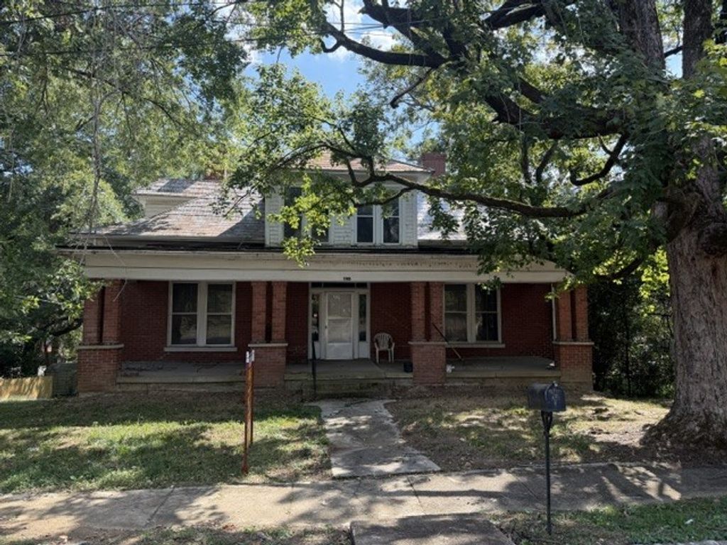 401 Washington St E, Fayetteville