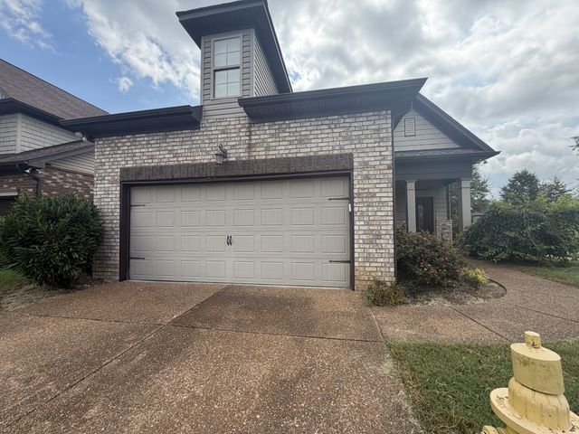 100 Trenton Ln, Hendersonville