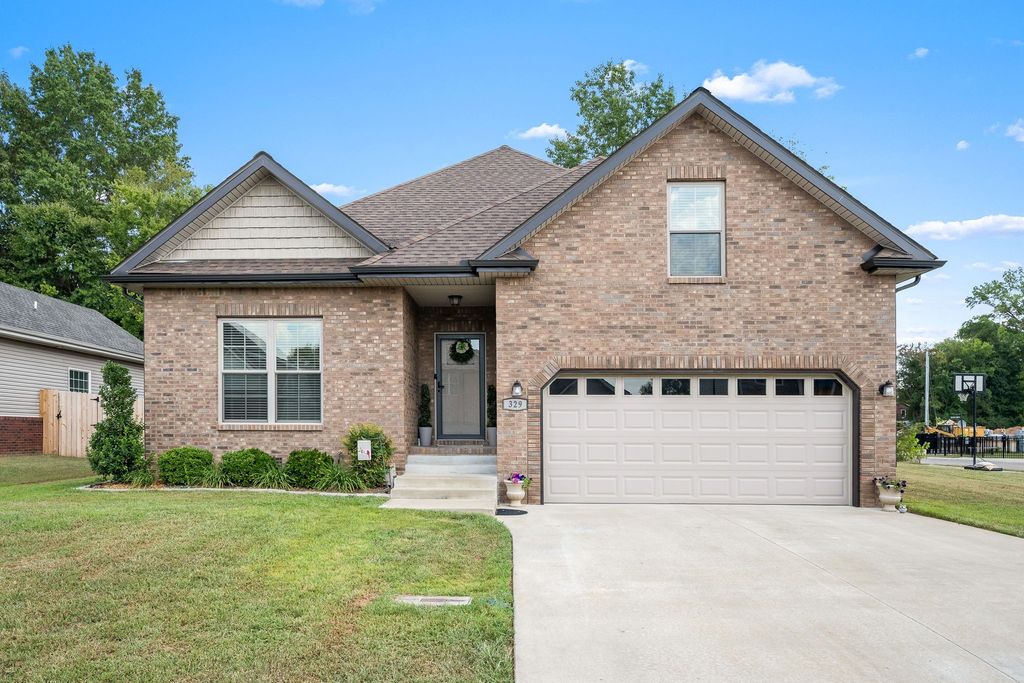 329 Chase Dr, Clarksville