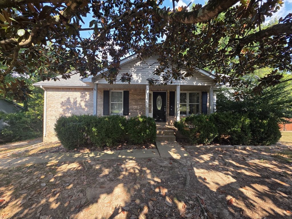 1442 Mcclardy Rd, Clarksville