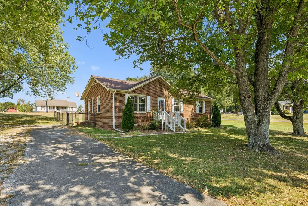 2734 Carters Creek Station Rd, Columbia