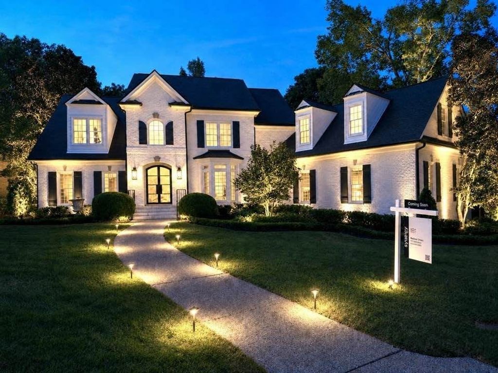 221 Waterbury Cir, Franklin