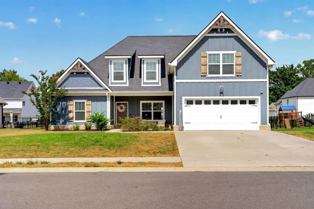 569 Bowden Dr, Clarksville
