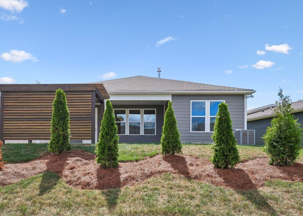 911 Bur Oak Rd, Lebanon