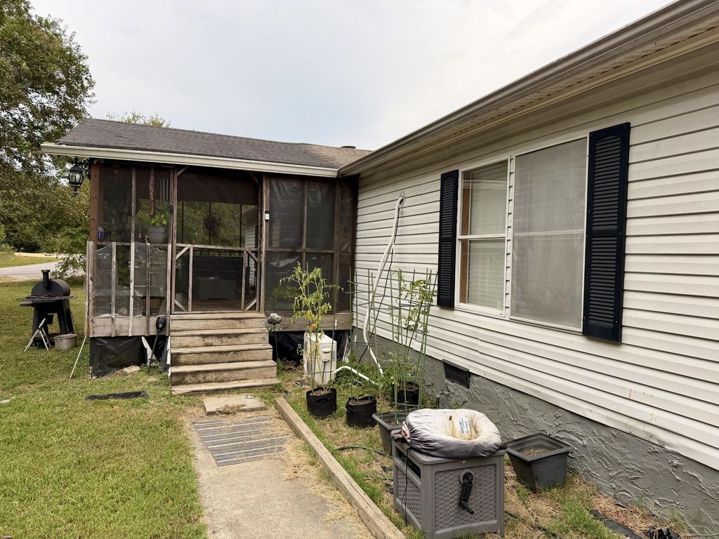 689 Schmitt Road, Rossville