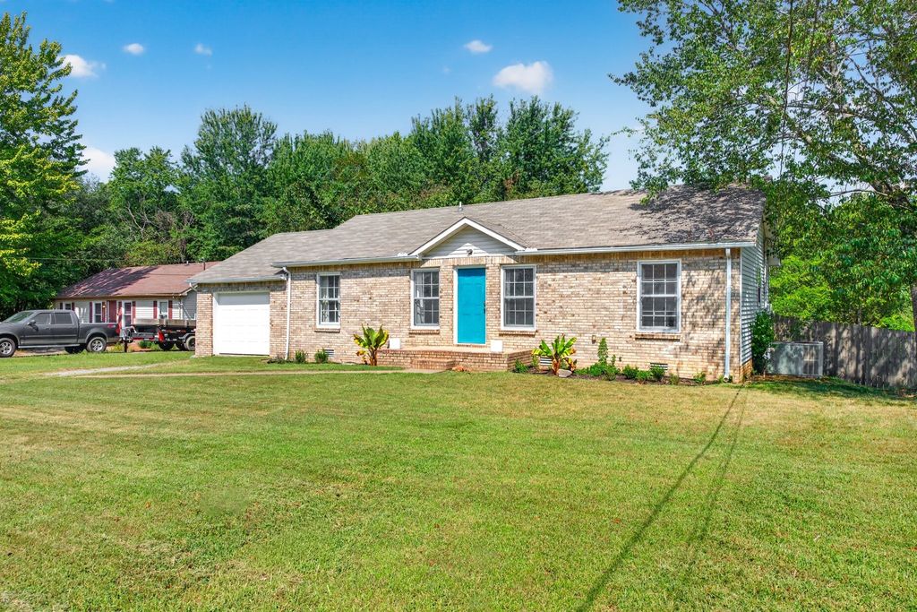 205 Marshall Dr, Clarksville