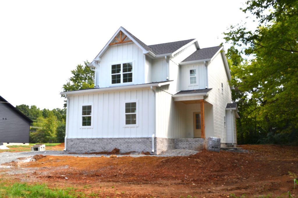 1517 Riggins Dr, Clarksville