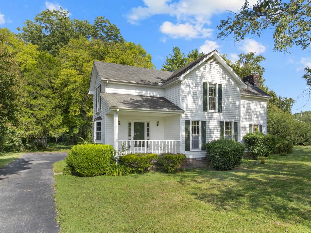 215 Stardust Dr, Shelbyville