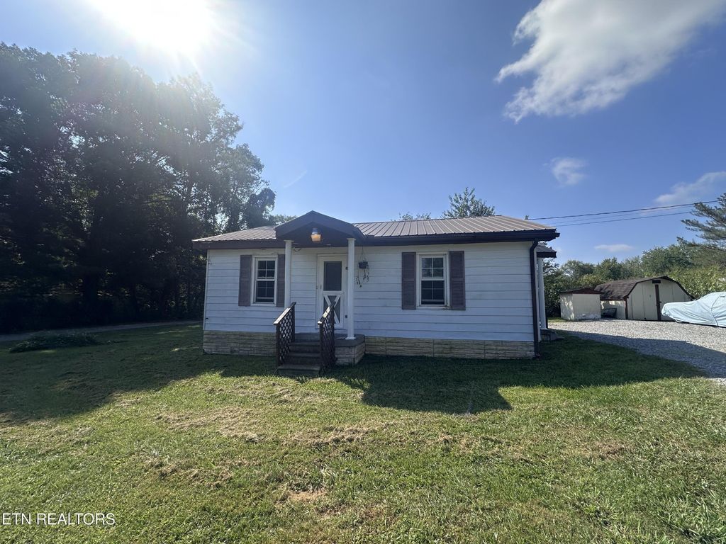 1106 Frank Campbell Rd, Jamestown