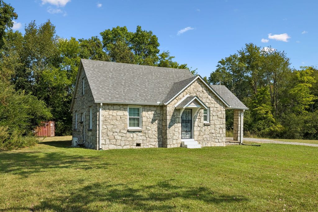 1761 Woodlawn Rd, Clarksville