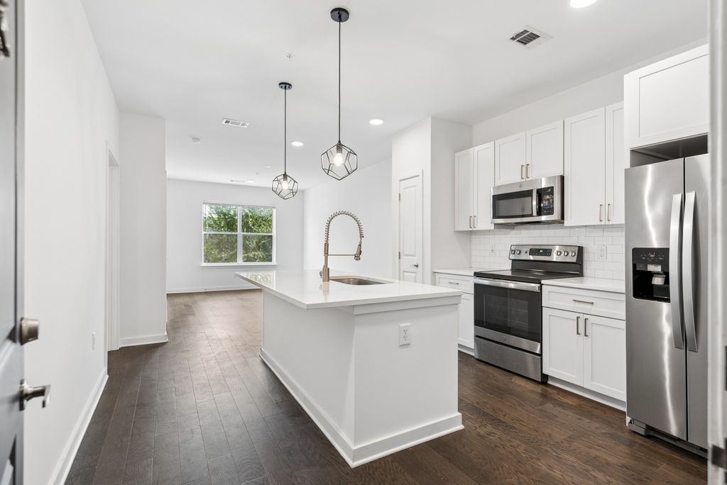 1677 54th Ave N 215, Nashville