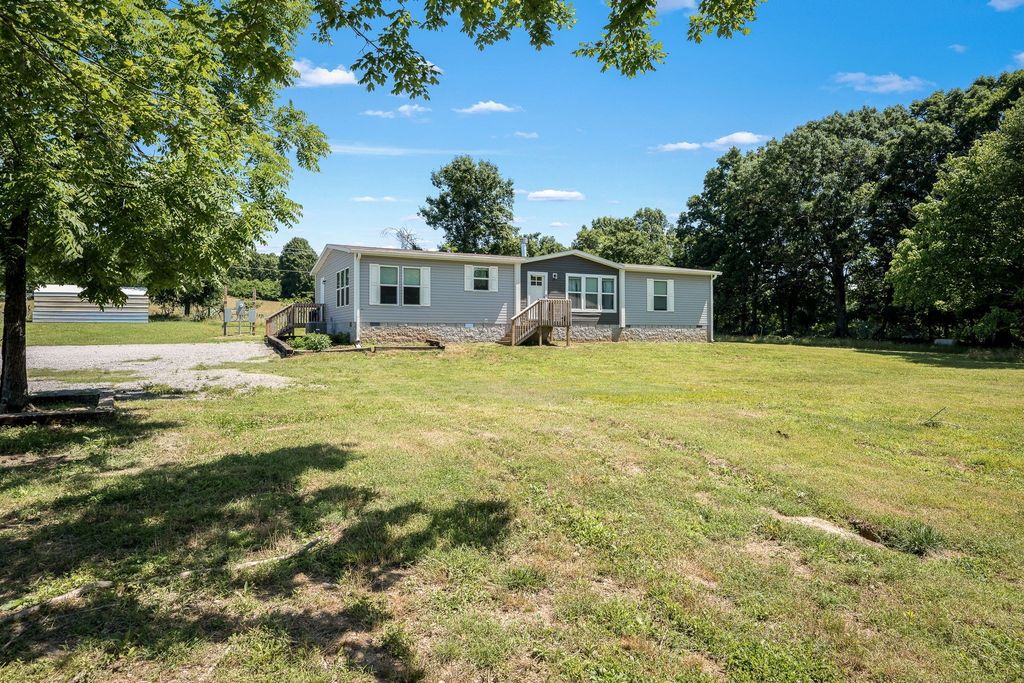505 Philippi Rd, Wartrace
