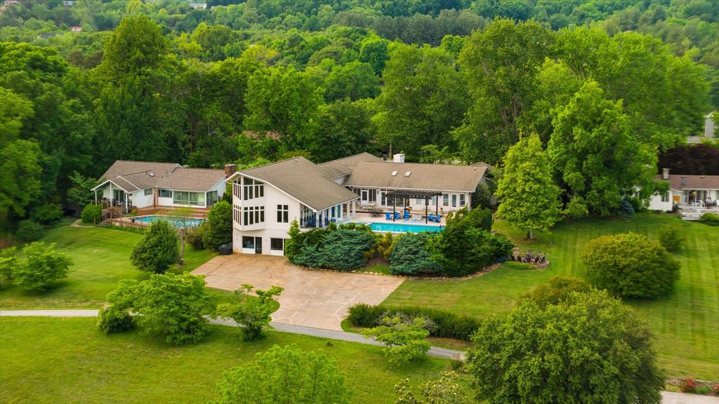 1266 Lakeview Dr, Dandridge