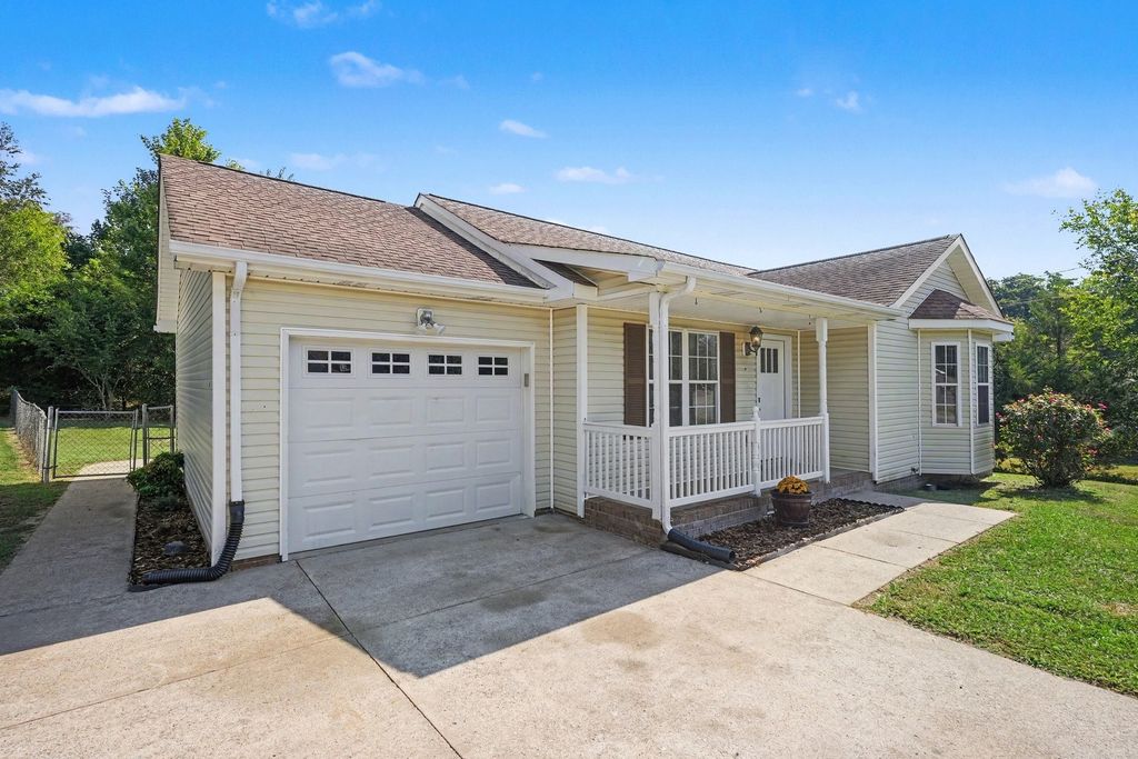 2650 Cummings Cir, Clarksville